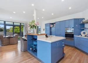 Nhà bếp/bếp nhỏ tại HARROWFIELD BEaUTY