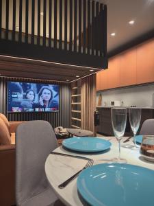 Μια τηλεόραση ή/και κέντρο ψυχαγωγίας στο cozy apt 10 min from centre