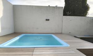 a large blue swimming pool on a patio at LoftPoint Rosario, Pileta, Solarium y Terraza con vista al Río in Rosario