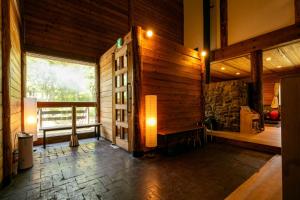 a room with a large window and a stone floor at みみずく山荘 Mimizuku Lodge in Myoko