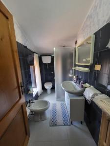 Ένα μπάνιο στο Borgo Maggiore +16 φωτογραφίες