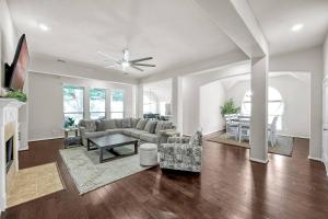 TV a/nebo společenská místnost v ubytování Aspen Drive