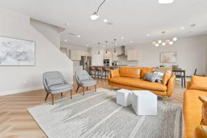 Et opholdsområde på Queen of the Desert - 7br Pool home festivals