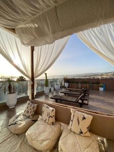 Χώρος καθιστικού στο Abrid Surf