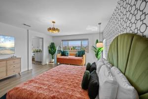 Postel nebo postele na pokoji v ubytování Electric Slide Lazy River, Pickleball, Game-room + 91 fotografií