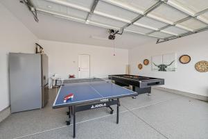 Πινγκ πονγκ στο High Noon - New, Incredibly Designed Pool Home ή εκεί κοντά