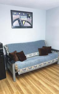 Χώρος καθιστικού στο Cozy 2BR, Totally Private With Parking, Convenient Public Transit +21 φωτογραφίες