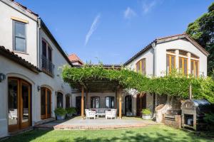 Budova, kde se prázdninový dům nachází