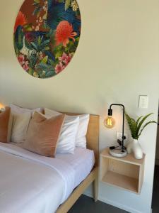 Postel nebo postele na pokoji v ubytování One O One Cabins, Waiheke Island