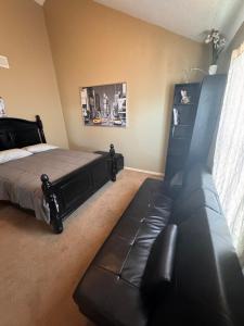 Ένα ή περισσότερα κρεβάτια σε δωμάτιο στο El Paso Westside Contemporary Beautiful Big Home +40 φωτογραφίες