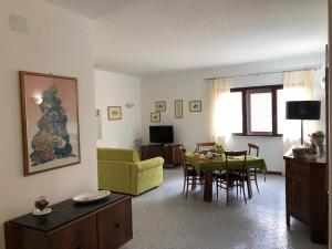 TV a/nebo společenská místnost v ubytování Appartamenti Milù - Milù Holidays