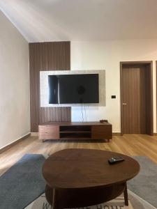 Μια τηλεόραση ή/και κέντρο ψυχαγωγίας στο Los Magicos Apartments, Punta Cana