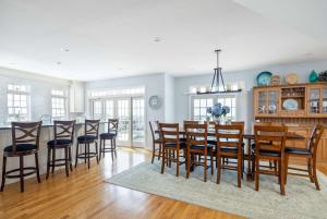 Φωτογραφία από το άλμπουμ του Dunecrest by RoveTravel - Family Oceanfront with Heated Pool σε Remsenburg +24 φωτογραφίες