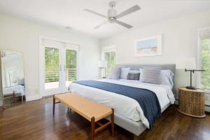 Postel nebo postele na pokoji v ubytování Beachwood Cove by RoveTravel 3BR w Heated Pool