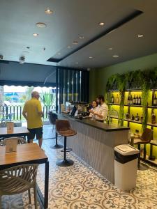 a restaurant with people preparing food at a counter at Hotel Ryo 74b Piso 7 Vip in Medellín