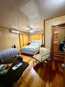 Ένα ή περισσότερα κρεβάτια σε δωμάτιο στο Sunshine Cabanas At Ocean View