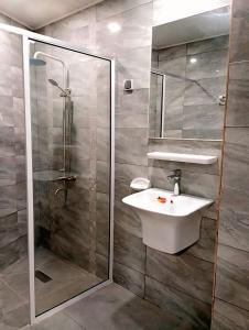 Ένα μπάνιο στο Hotel du Golfe de Guinée