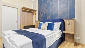 Postel nebo postele na pokoji v ubytování Odeon Designer Apartments and Rooms I Self Check In + 142 fotografií