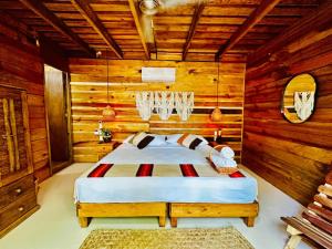 Ένα ή περισσότερα κρεβάτια σε δωμάτιο στο Cabañas & Glamping Punta Surf