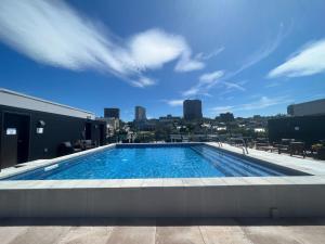 a large swimming pool on top of a building at Suites Caiman in Quebec City