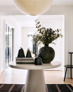 Fotografie z fotogalerie ubytování Joels Lane by Rove 5BR w Heated Pool Sauna Gym v destinaci Sag Harbor