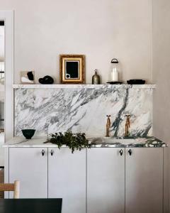 Kuchyň nebo kuchyňský kout v ubytování Joels Lane by Rove 5BR w Heated Pool Sauna Gym + 16 fotografií