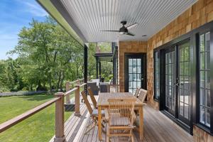 Balkón nebo terasa v ubytování Kellis Cove by Rove Travel Home w Outdoor Spaces