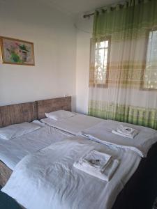 Voodi või voodid majutusasutuse Royal Garden toas