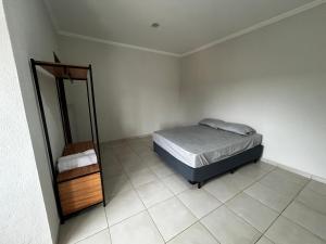 Giường trong phòng chung tại Espaço JD