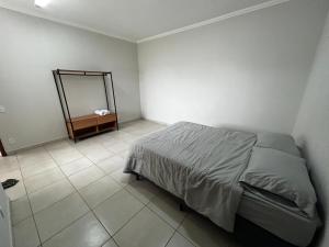 Giường trong phòng chung tại Espaço JD