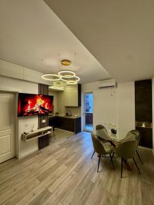 Μια τηλεόραση ή/και κέντρο ψυχαγωγίας στο RTS Apartment