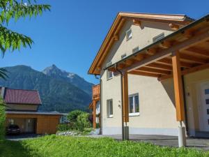 a view of a house with mountains in the background at Kipaji 3 in Kötschach