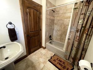 Koupelna v ubytování Meadow View Lodge + 31 fotografií