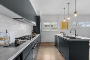 Η κουζίνα ή μικρή κουζίνα στο Jola Holiday House