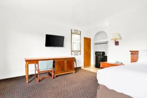 Μια τηλεόραση ή/και κέντρο ψυχαγωγίας στο Capitol Inn & Suites