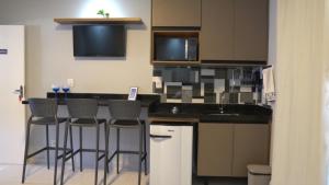 Kuchyň nebo kuchyňský kout v ubytování Flats Catamarã