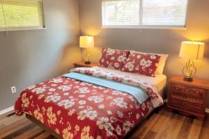 Ένα ή περισσότερα κρεβάτια σε δωμάτιο στο 3BR Home, Pet-Friendly, Fenced Yard Near I-70, I-75, Hospitals, Wright-Patt AFB