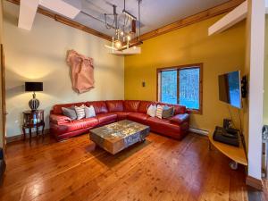 Posezení v ubytování La Romane Stylish Forest Chalet W Spa