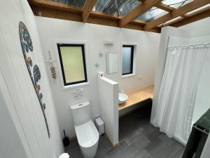 Ένα μπάνιο στο Haven Cabin - No road access - just a boat ride away