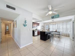 Una cocina o kitchenette en Largo Pool House and Firepit 40 fotos más