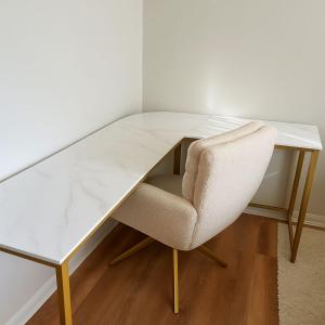 Postel nebo postele na pokoji v ubytování Modern 1BR Porchlight retreat