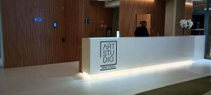 a man standing behind a counter in a room at Studio Luxuoso vista Mar in Salvador +52 photos