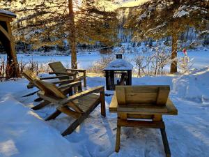 Chalet en Bois Rond au bord de l'eau - spa privé & billard - Mauricie, Portneuf - Québec v zimě