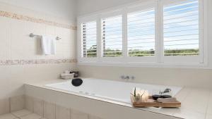 Koupelna v ubytování 'Mandalay Villa 2' + 12 fotografií