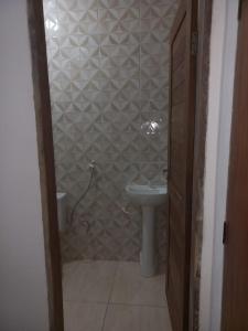 a bathroom with a sink and a toilet at Casa Tunel in Pôrto de Pedras