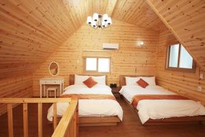 Ένα ή περισσότερα κρεβάτια σε δωμάτιο στο Zain Village pension