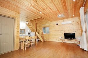 Μια τηλεόραση ή/και κέντρο ψυχαγωγίας στο Zain Village pension