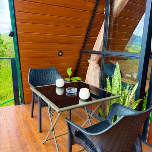 Balkón nebo terasa v ubytování Eco Cabana Bellwood Kandy