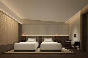 zwei Betten nebeneinander in einem Zimmer in der Unterkunft K SPACE Hotel - Guangzhou Beijing Road Pedestrian Street Dafo Ancient Temple Branch in Guangzhou