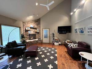 TV a/nebo společenská místnost v ubytování Leavenworth Mountain, Golf Course, 3br 4 ba